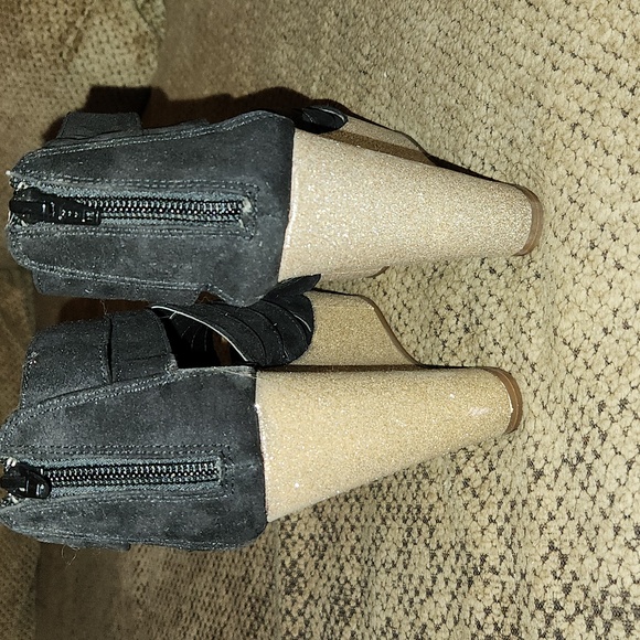 ELLE Elcara Black/Gold Sparkly Wedges - Picture 3 of 6